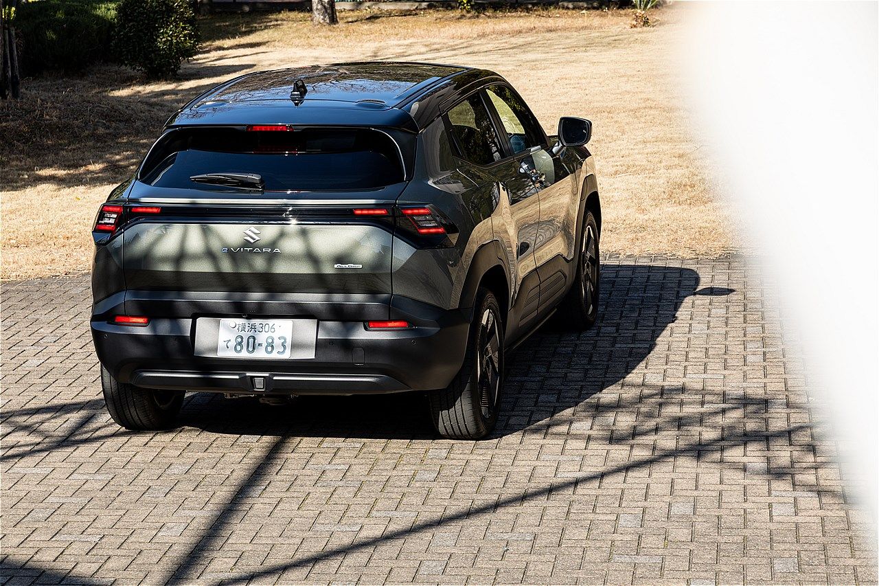 スズキの新型BEV「eビターラ」（写真：三木 宏章）