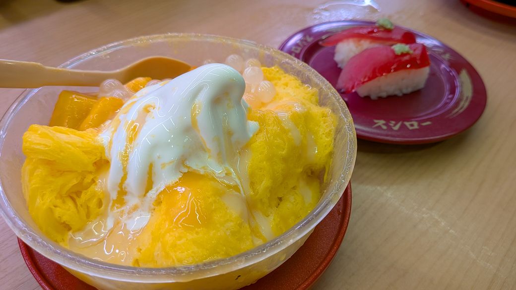 見よ、このマンゴーの黄色とマグロの赤を。黄色と赤のコンビネーションは一番食欲をそそる配色だと信じている（写真：筆者撮影）