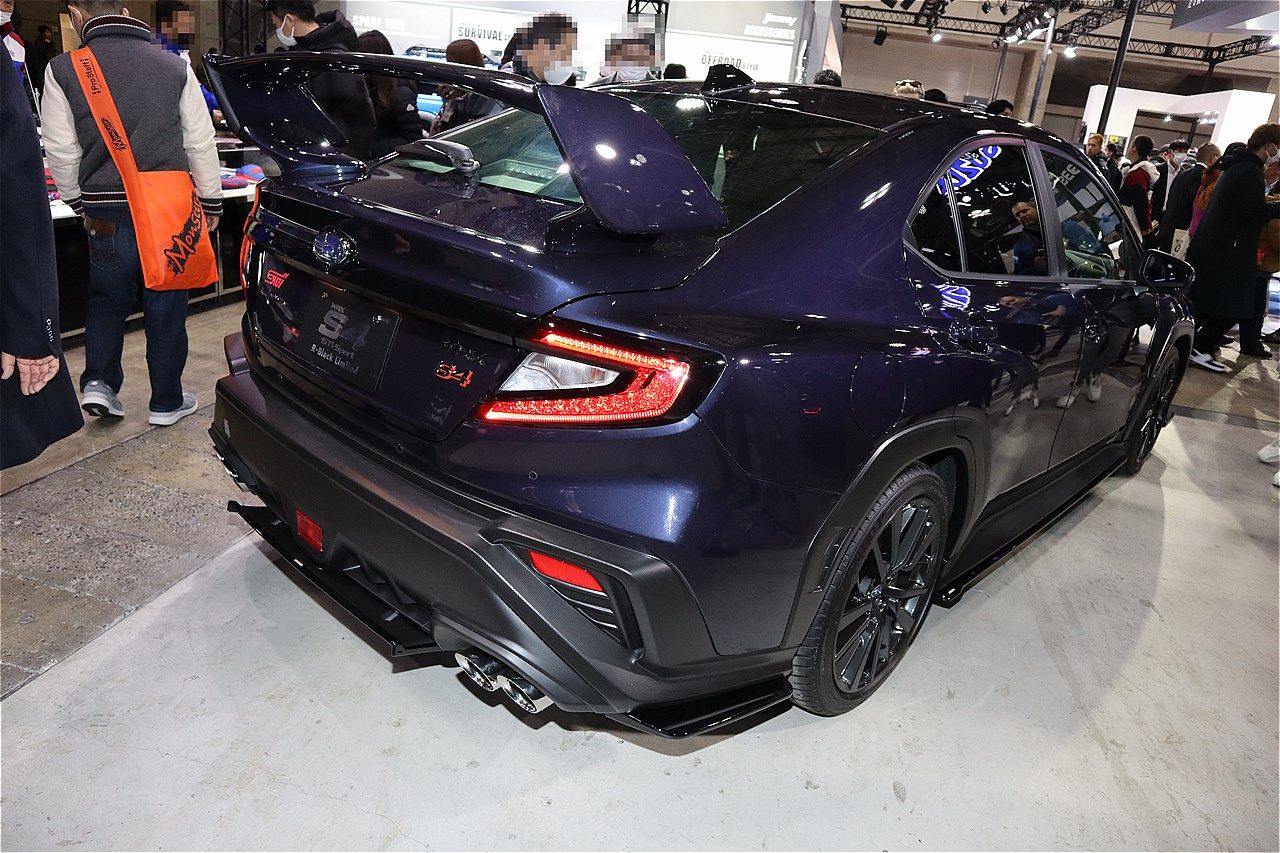 東京オートサロン2025に展示されていたスバル「WRX S4 STIスポーツ R-Black Limited STIパフォーマンス」（筆者撮影）