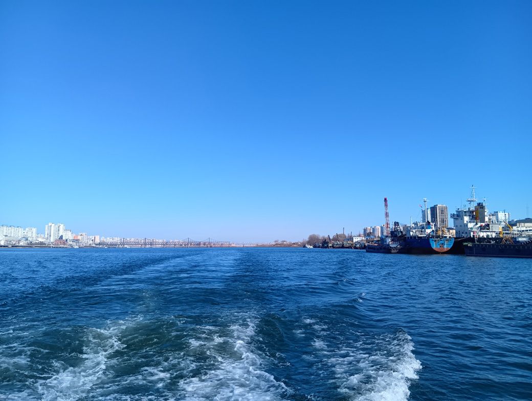 左側が中国。右側が北朝鮮（筆者撮影）