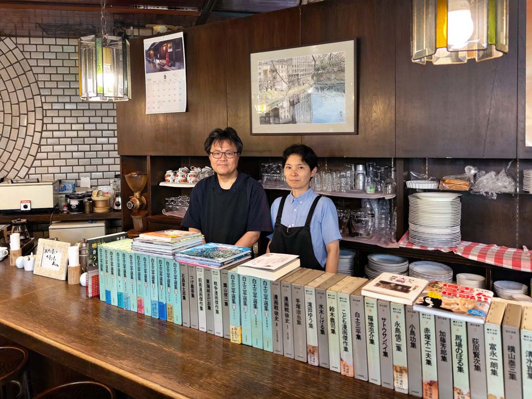 2代目オーナーの岡田さんご夫妻（筆者撮影）