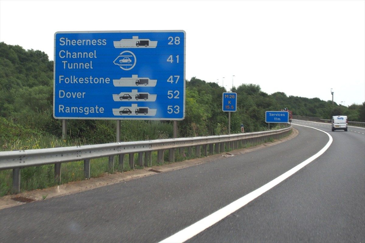 画像 | ｢高速道路＝緑｣とは限らない？｢標識の色｣に表れる地域性や歴史