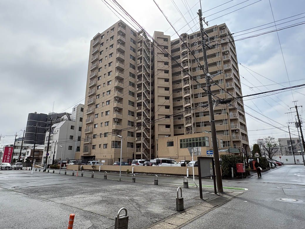 かつてニチイ（のちのサティ）があった場所にはマンションが建っていた（写真：筆者撮影）