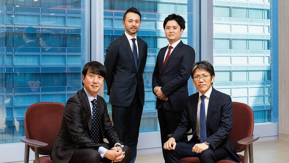 中外製薬 参与 デジタルトランスフォーメーションユニット長 鈴木 貴雄氏、PwCコンサルティング 執行役員 パートナー 大森 健氏、PwCコンサルティング シニアマネージャー 森田 崇裕 氏、中外製薬 デジタルトランスフォーメーションユニット デジタル戦略企画部 部長 金谷 和充氏