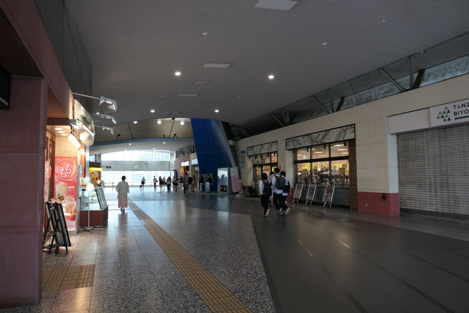 小田急　秦野駅　自由通路