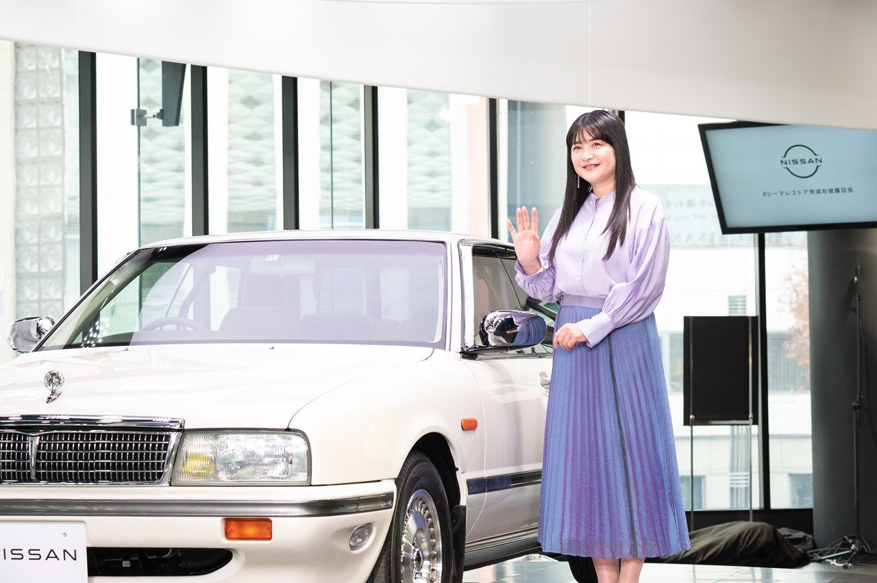 伊藤かずえさんと愛車の写真など（写真：日産自動車）