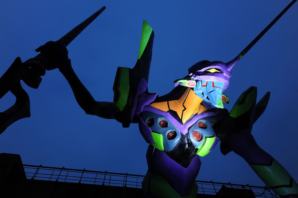 アニメ『新世紀エヴァンゲリオン』でもさまざまな考察が飛び交った（写真：アフロ）