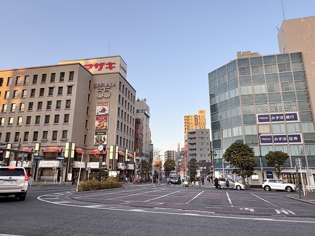 市川駅の様子。かつては6軒もの百貨店が存在した（写真：筆者撮影）