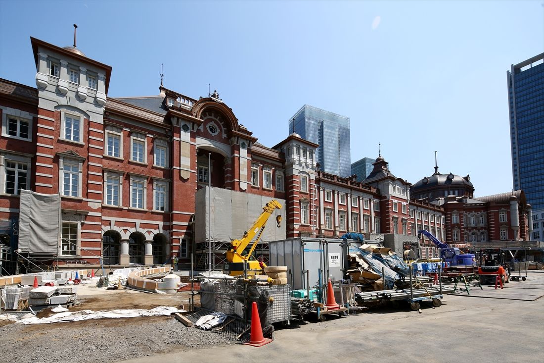 復原工事中の東京駅丸の内駅舎＝2012年（撮影：尾形文繁）