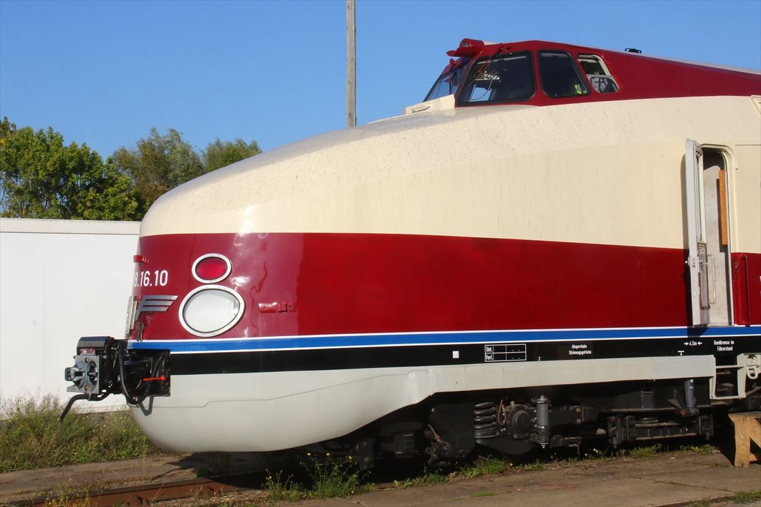 1950～60年代は日本の車両でも見られたボンネット形状（撮影：橋爪智之）