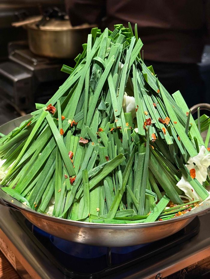 時々、地元民でもびっくりするほどおいしいもつ鍋に出会うこともある（写真：筆者撮影）