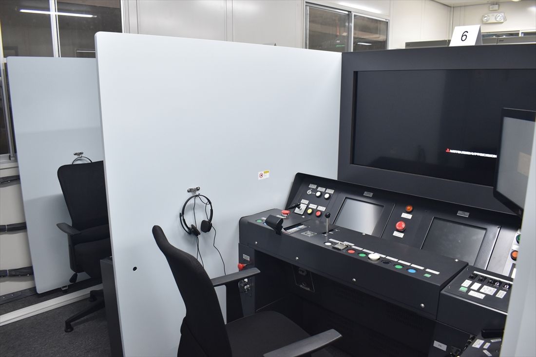 30台の卓上型運転シミュレーター。日本の無償資金援助で導入された（筆者撮影）