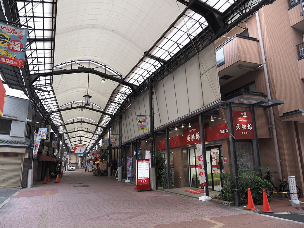 全長約200メートル。アーケードに覆われ、雨天時の買い物に便利（筆者撮影）