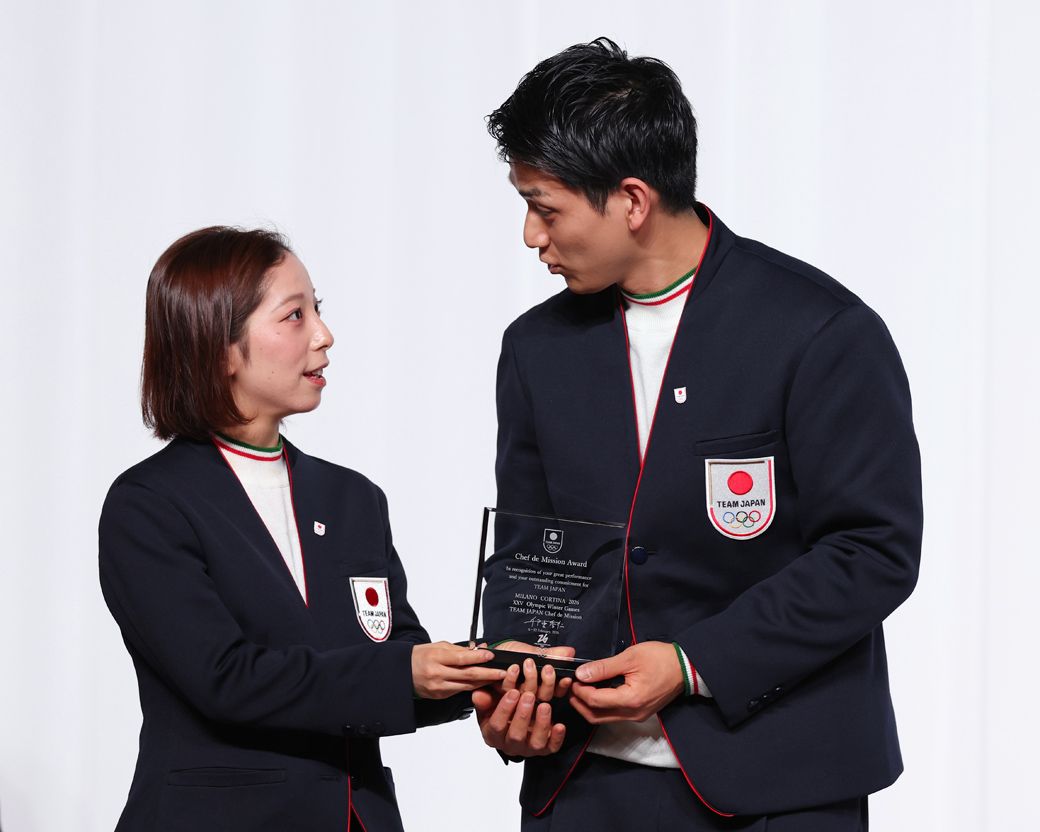 この距離感に「恋人であって欲しい」と思う人も多いはず（写真：アフロスポーツ）