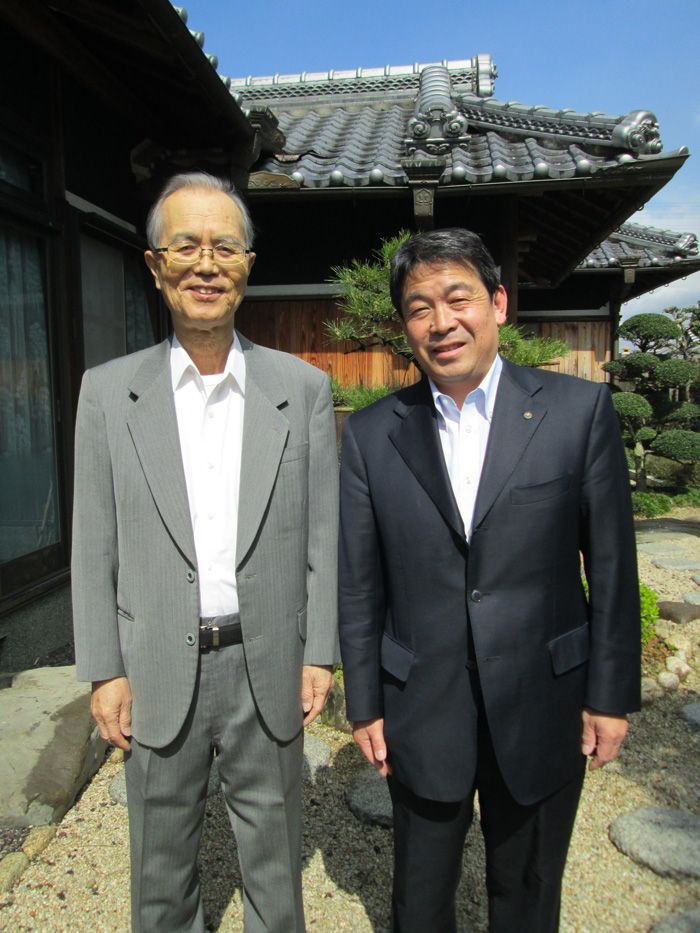 多くの教えと支援をくれた谷口久次先生と（写真：鈴木靴下提供）