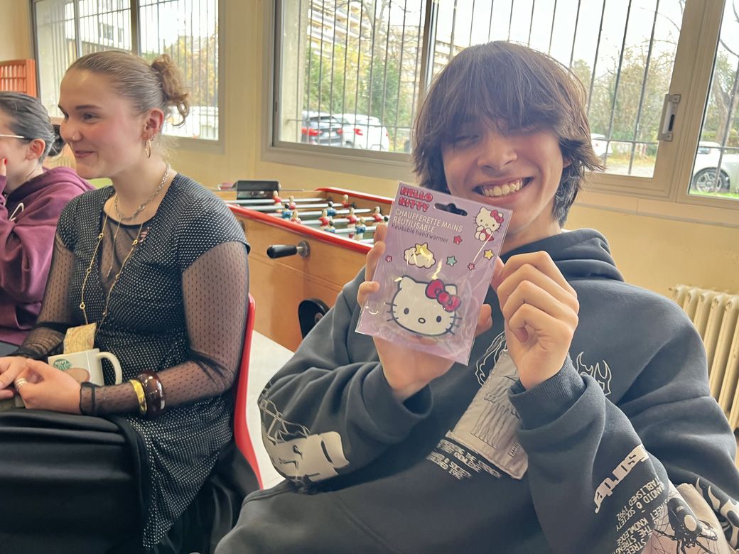 たたくとひんやり冷たくなるキティちゃん（筆者撮影）