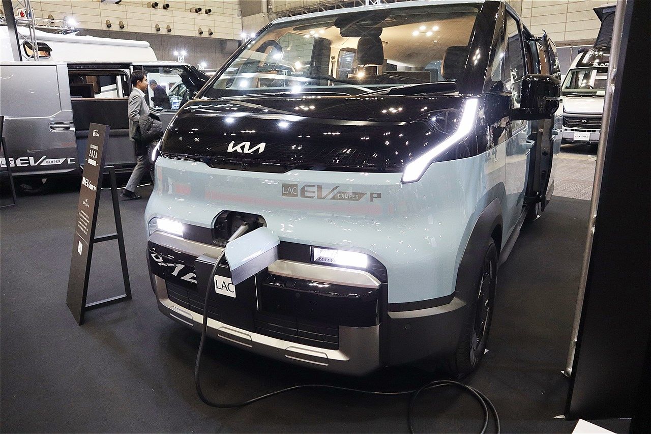 LACホールディングスのBEVキャンピングカー「LAC EVキャンパーP」（写真：筆者撮影）