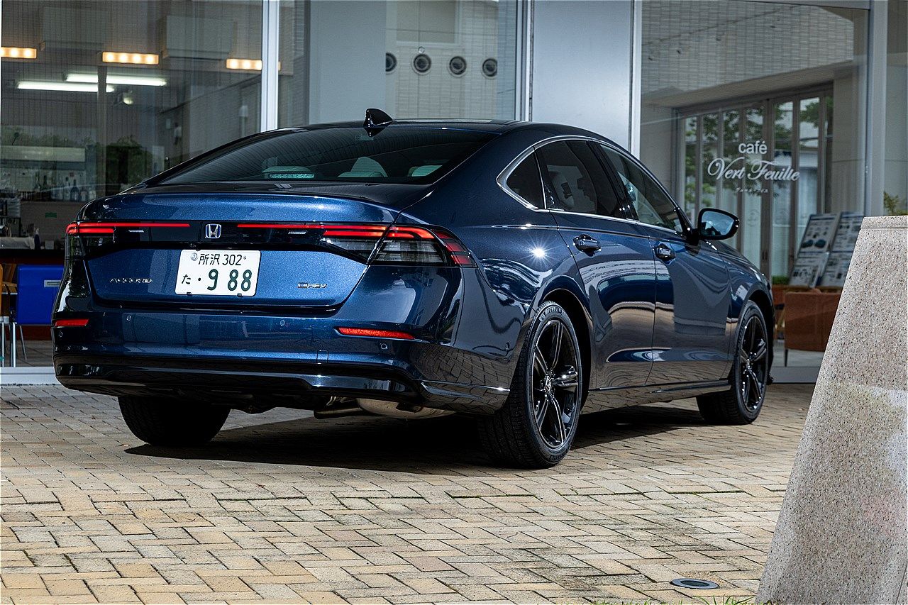 ホンダ量販モデル初のハンズオフ機能を搭載した「アコード e:HEV Honda SENSING 360＋」（写真：三木 宏章）
