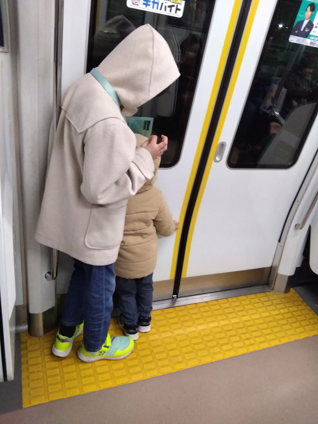 息子２人とお出かけ（写真：中山さん提供）