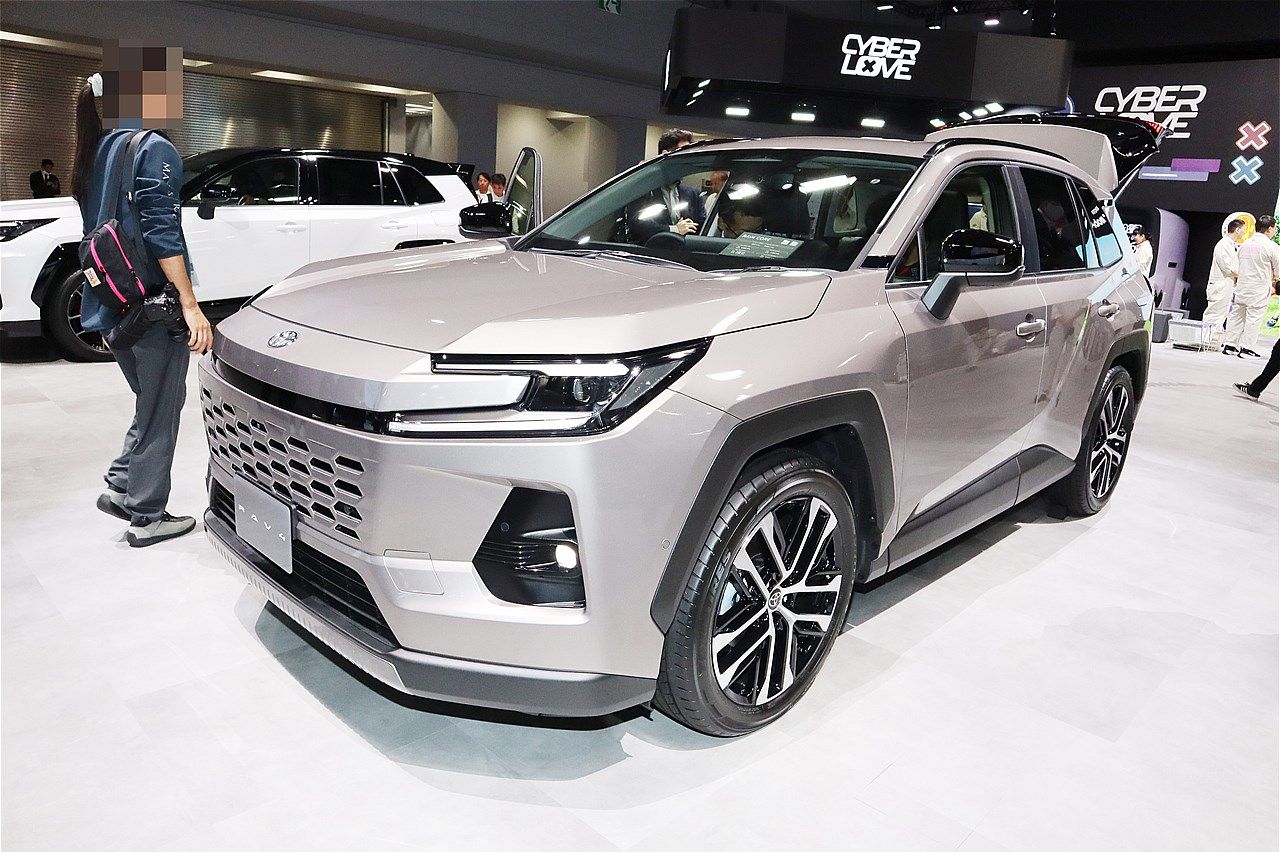 ジャパンモビリティショー2025に展示されたトヨタの新型「RAV4コア」（筆者撮影）