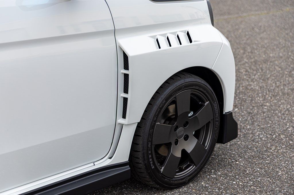 無限パーツを装着したホンダ「Super-ONE」（写真：三木 宏章）