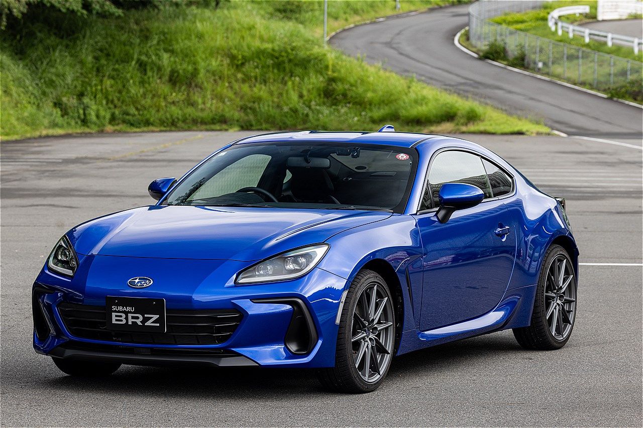 一部改良モデルのトヨタ「GR86」およびSUBARU「BRZ」のサーキット試乗会の様子（写真：三木宏章）