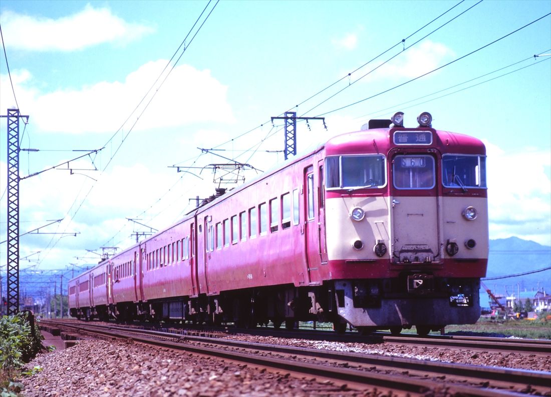 厚別付近を行く711系の普通列車。急行と共通運用だった（撮影：南正時）