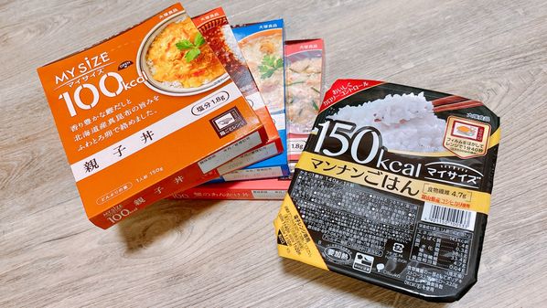 「マンナンごはん マイサイズ」と、同シリーズのソース。人気の理由は？（写真：編集部撮影）