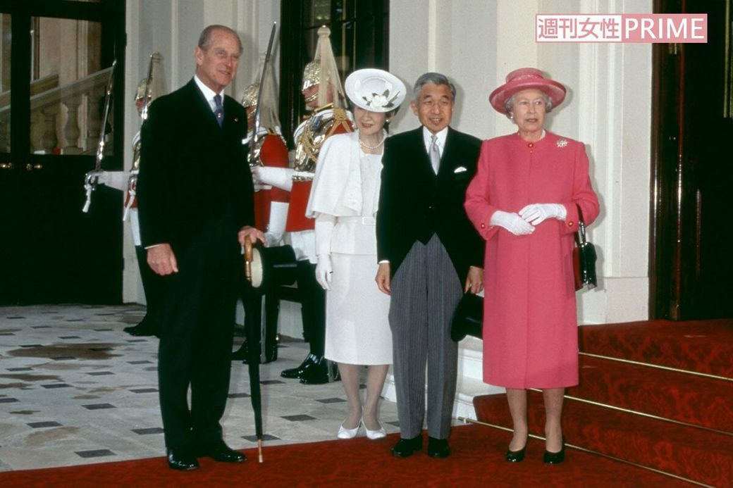 1998年6月にイギリスをご訪問された上皇ご夫妻。エリザベス女王とフィリップ王配に歓迎を受けた（写真：週刊女性PRIME編集部）