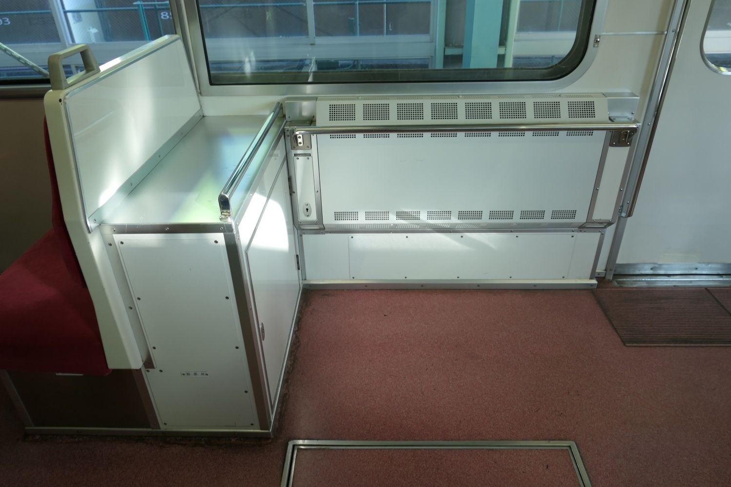 ドア横のフリースペース（記者撮影）