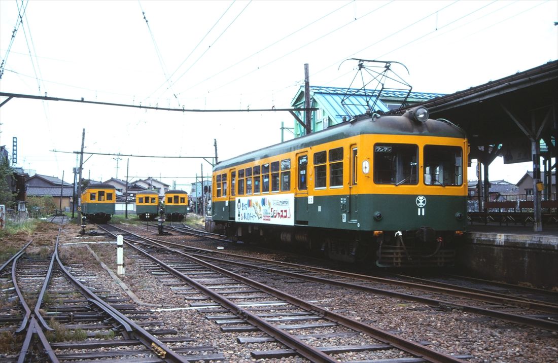 新潟交通電車線の終点、燕駅の構内と車両（撮影：南正時）