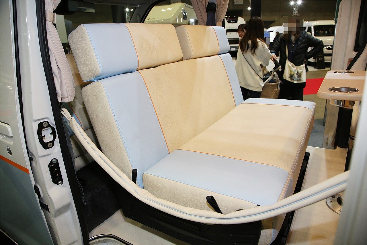 レクビィの新型キャンピングカー「コット」（筆者撮影）
