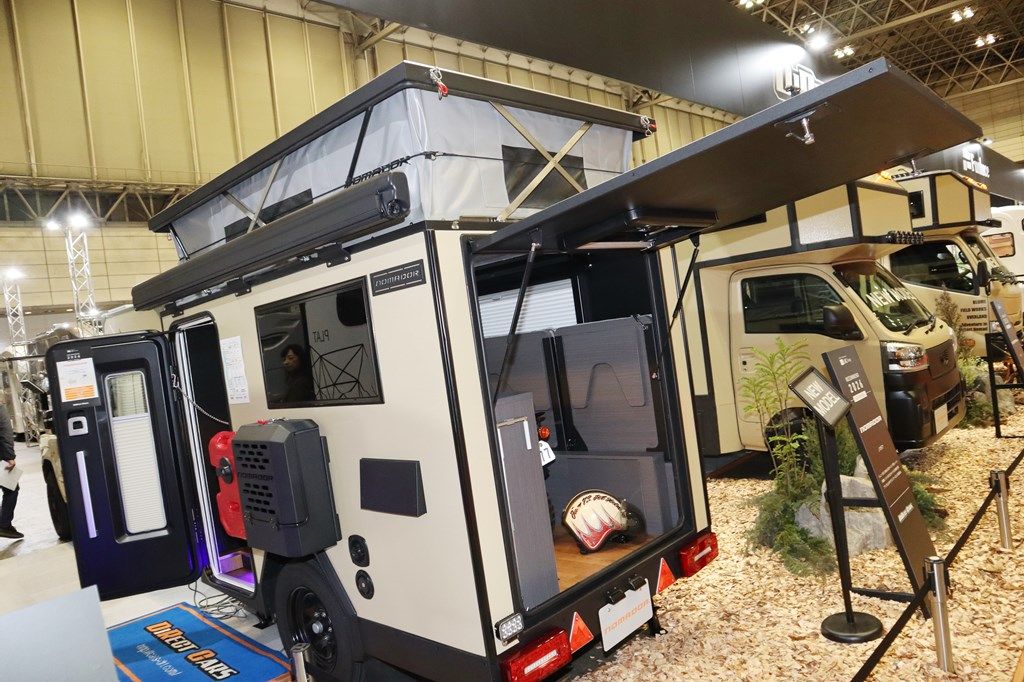 ダイレクトカーズの小型キャンピングトレーラー「ノマドア」（写真：筆者撮影）