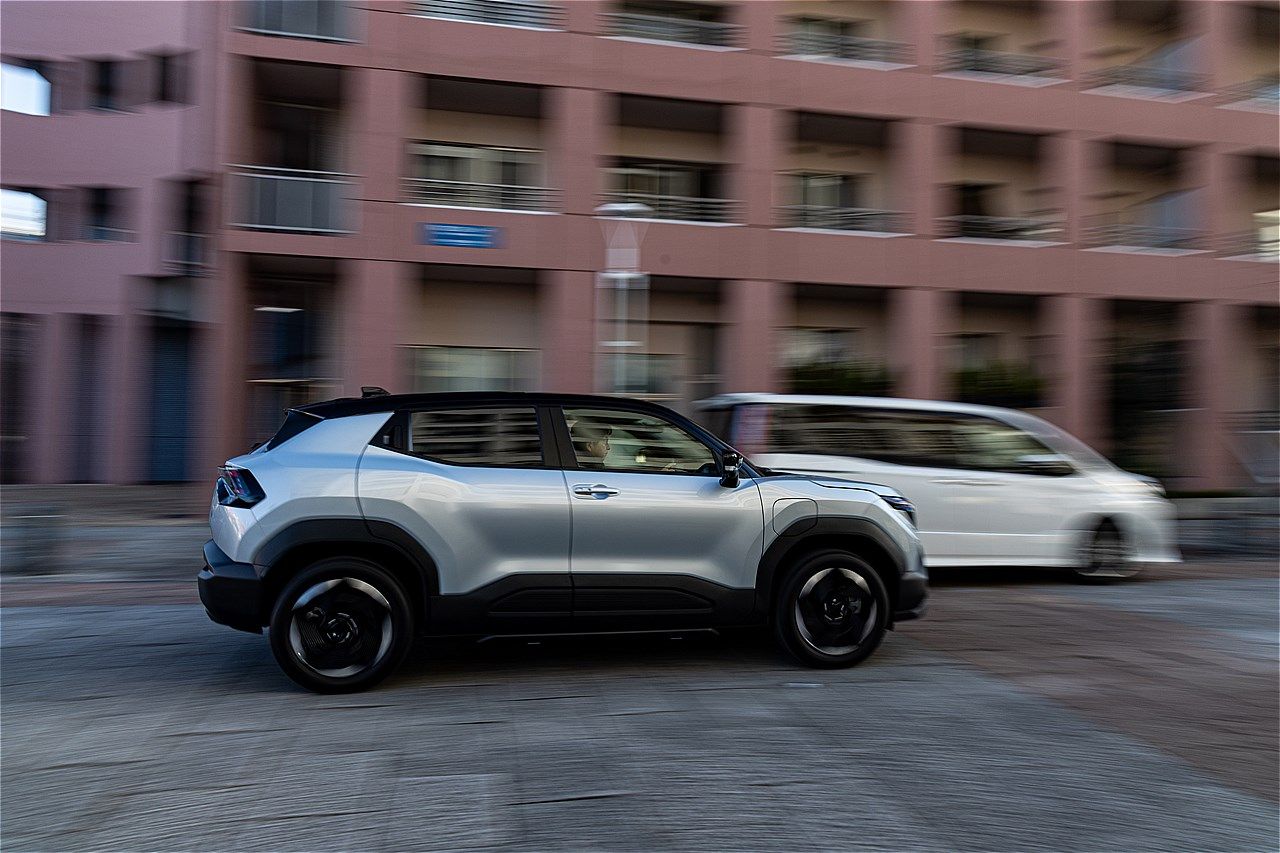 スズキの新型BEV「eビターラ」（写真：三木 宏章）