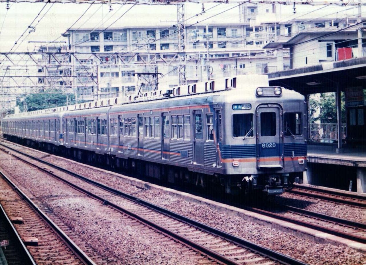 新塗装化後、白地の方向幕だった時代の南海6000系（写真：南海電鉄）