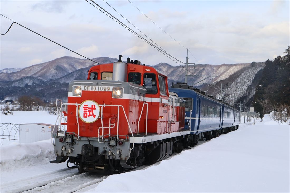 会津鉄道で試運転する「DL大樹」（撮影：南正時）
