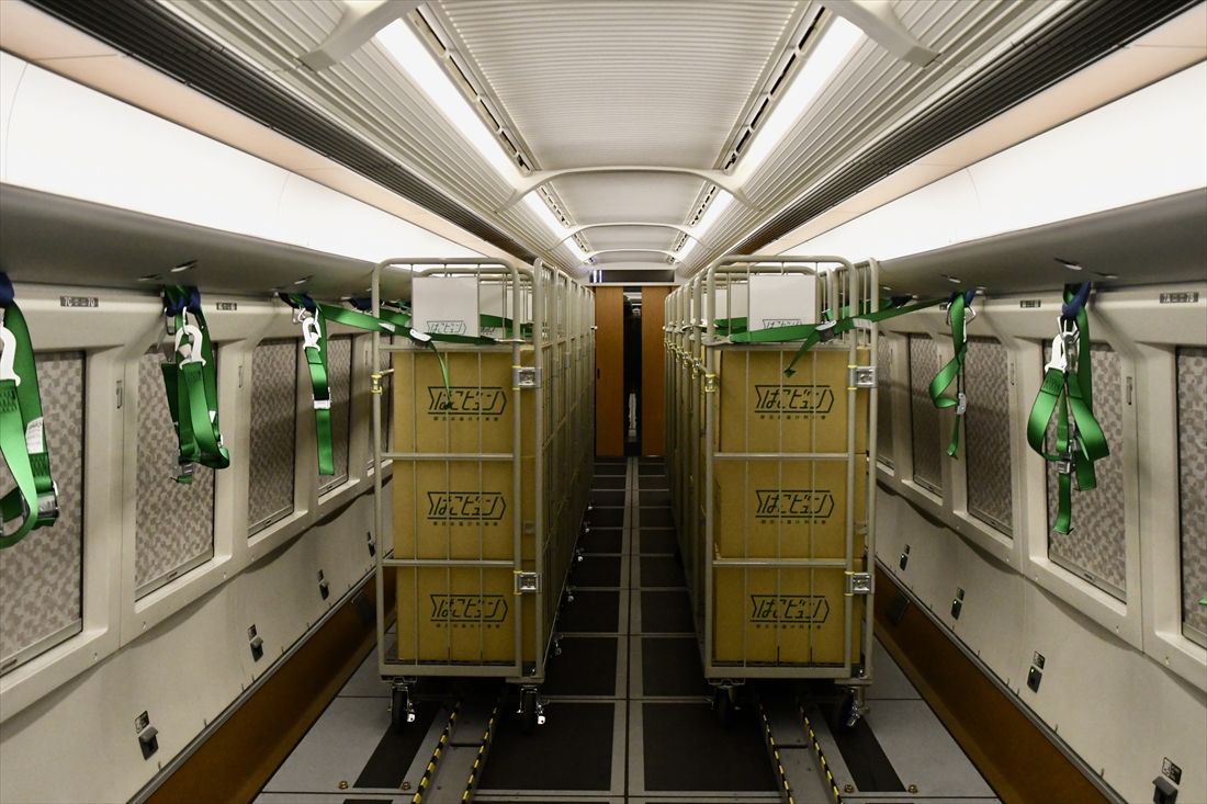 荷物新幹線は1編成7両で最大1000箱程度の荷物を搭載できる（記者撮影）