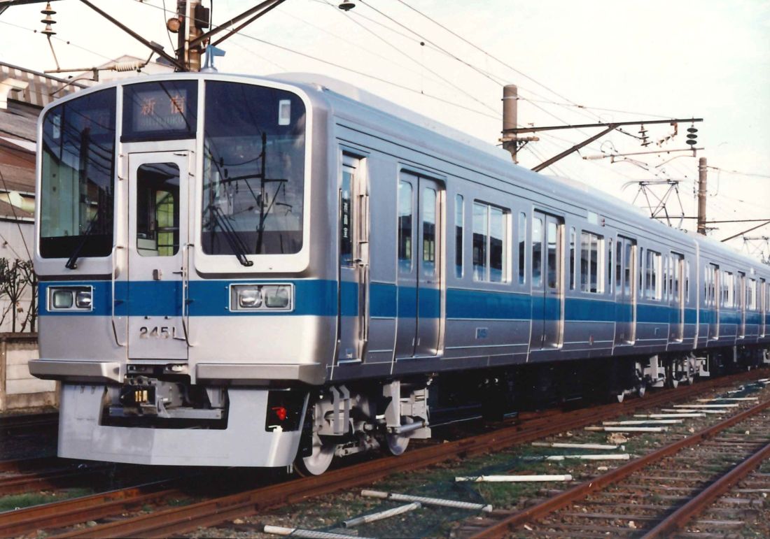 登場時の2000形（写真：小田急電鉄）