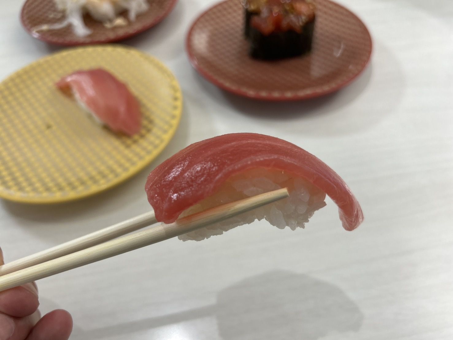 魚べいの『大切りまぐろ（140円）』その３