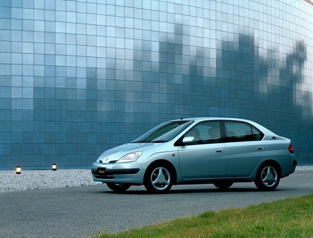 1997年、トヨタ初代プリウス（写真：トヨタ自動車）