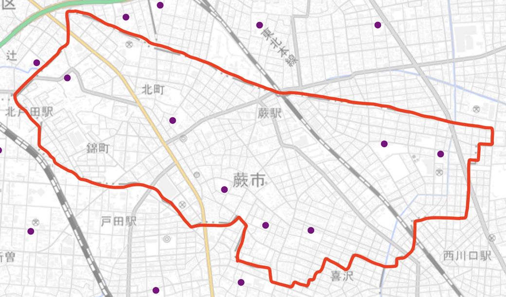 地図の、赤く囲っているのが蕨市。紫の点が小学校の位置（国土交通省 不動産ライブラリより筆者が作成）