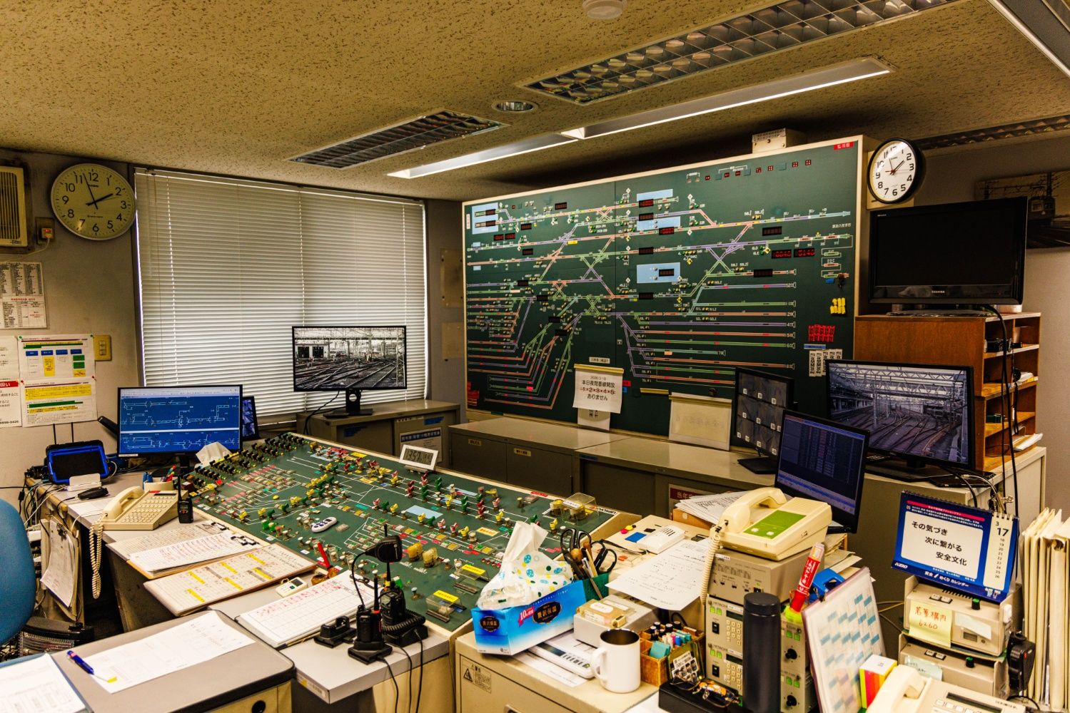 こちらが信号扱所。車庫の入れ替え時は手作業で信号を切り替えている（撮影：鼠入昌史）