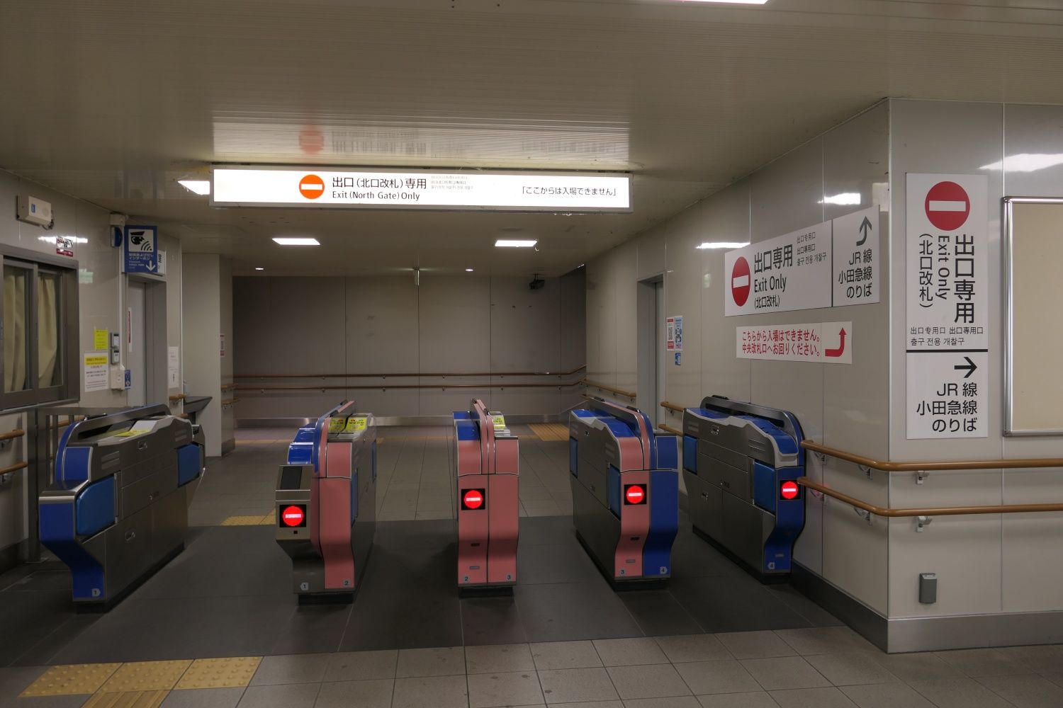 出口専用で入場はできない北口改札（記者撮影）