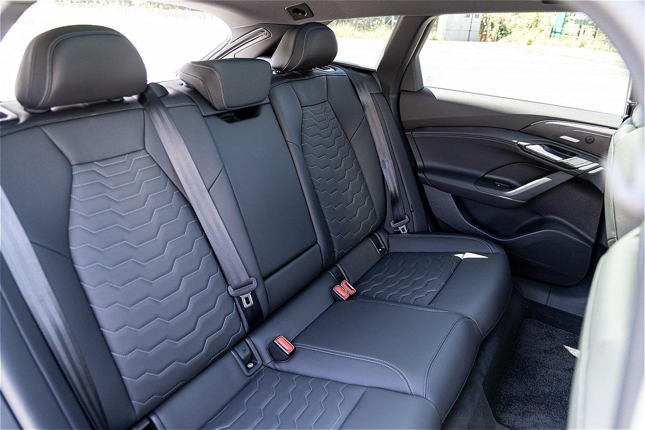 アウディの新型BEV「A6アバントe-tron」（写真：三木 宏章）