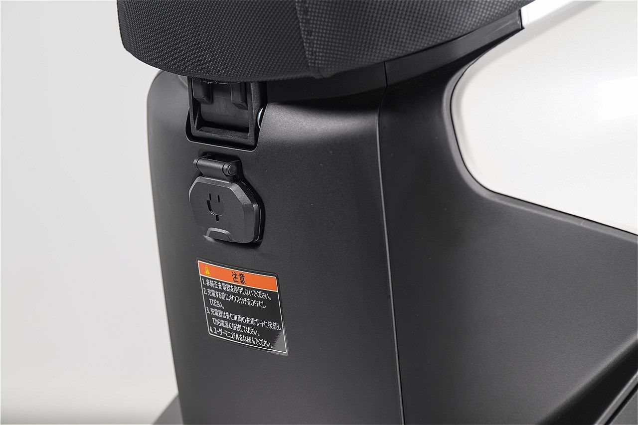 原付一種のホンダ新型電動スクーター｢アイコンe:｣（写真：ホンダモーターサイクルジャパン）