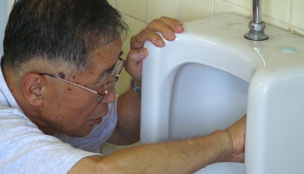 [B! 掃除] 81歳創業者は､なぜトイレを素手で磨くのか 日本のトイレは地球を救う 東洋経済オンライン