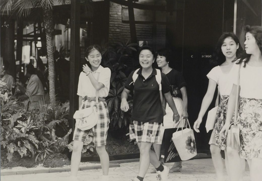 原宿・竹下通り。夏休みで、平日も賑やか（写真：1990年8月7日、梅谷秀司撮影）