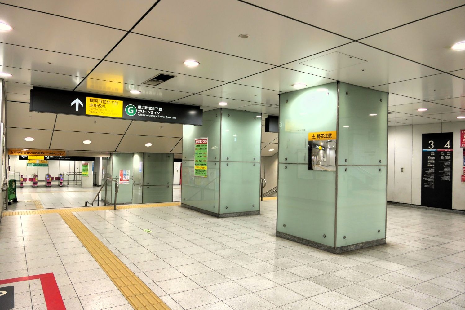東急電鉄日吉駅　地下　乗り換え改札