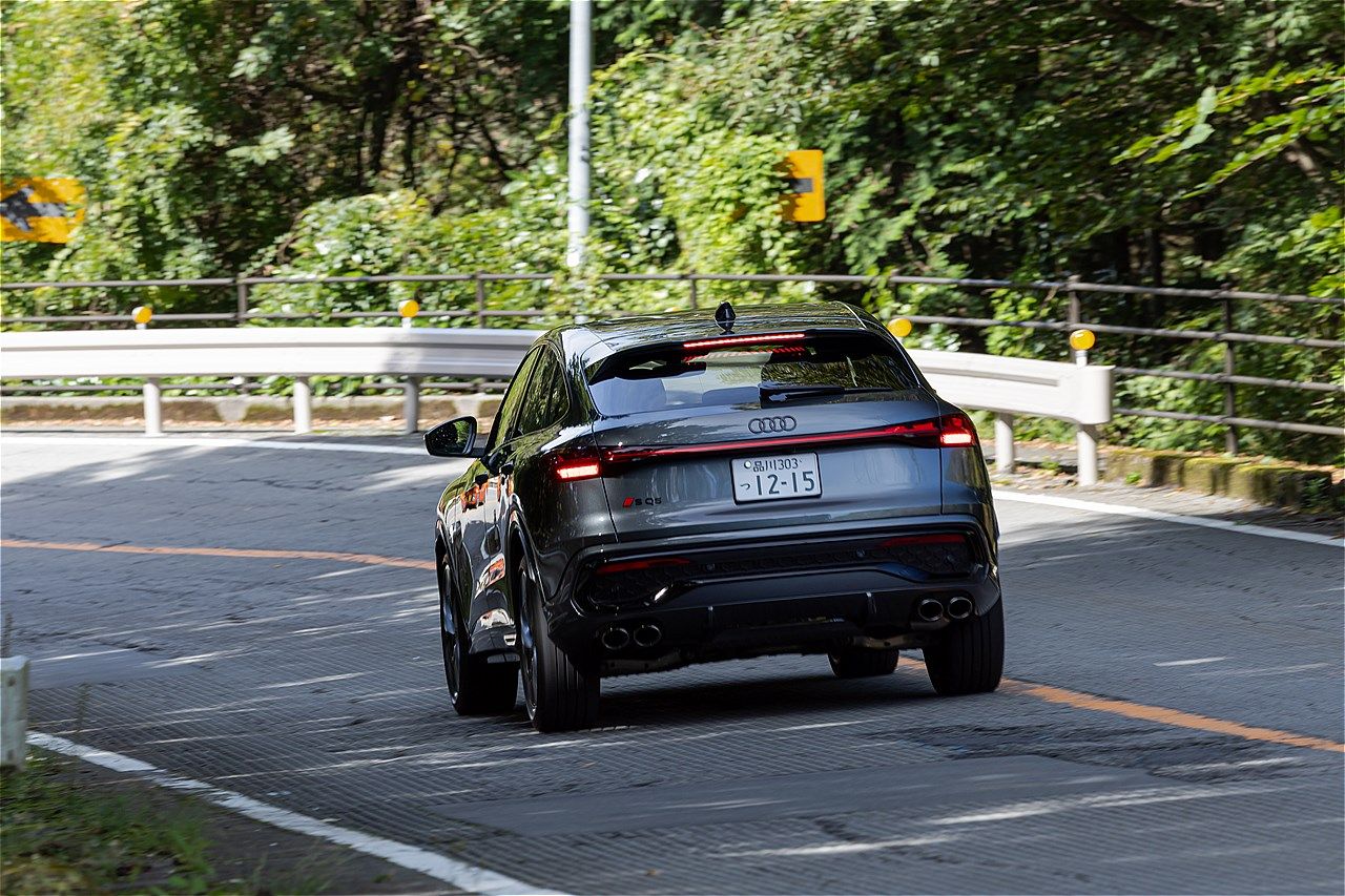 アウディの新型「SQ5スポーツバック」(写真:三木 宏章)