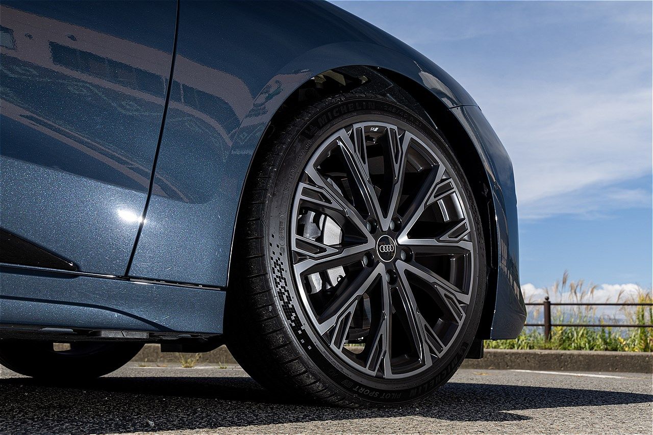 アウディの新型BEV「A6アバントe-tron」（写真：三木 宏章）